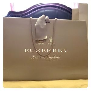 Burberry shopping bag good condition